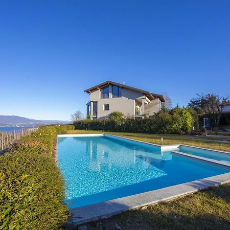Suite On The Lake - Happy Rentals Meina Exteriör bild