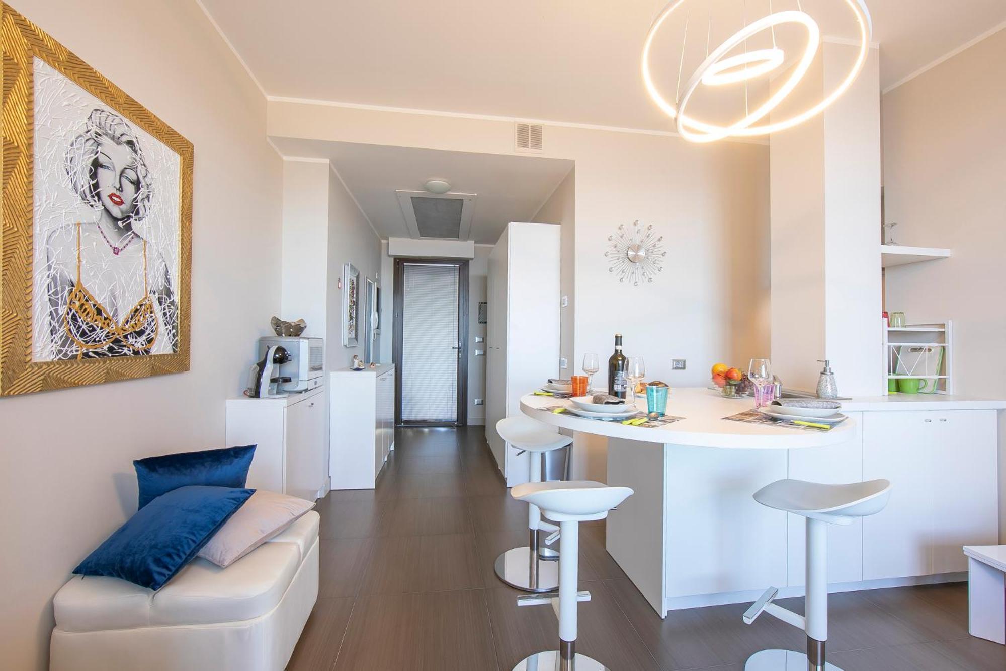 Suite On The Lake - Happy Rentals Meina Exteriör bild
