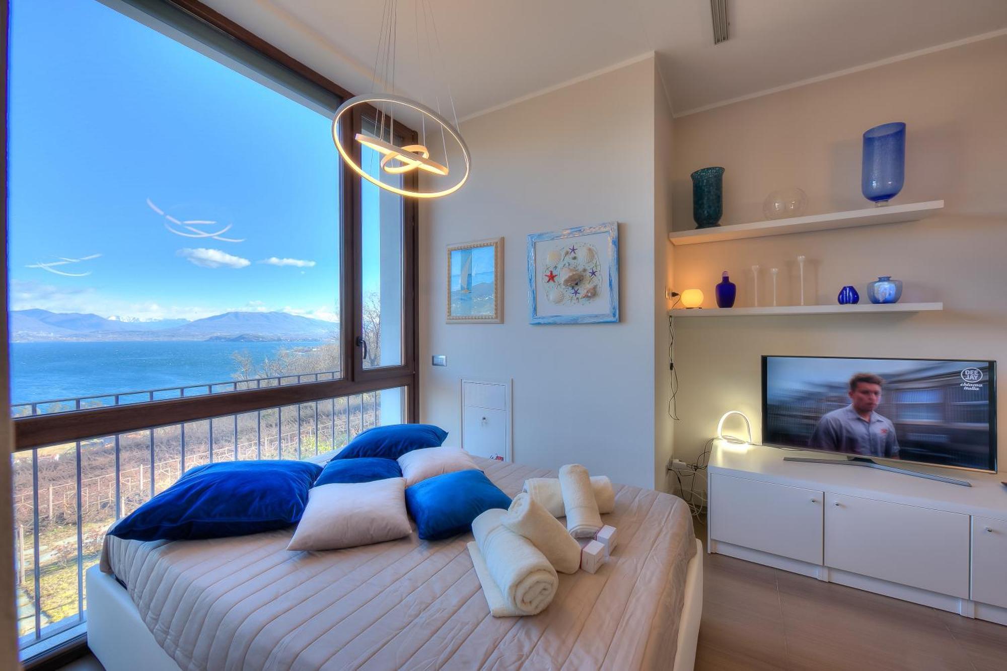 Suite On The Lake - Happy Rentals Meina Exteriör bild