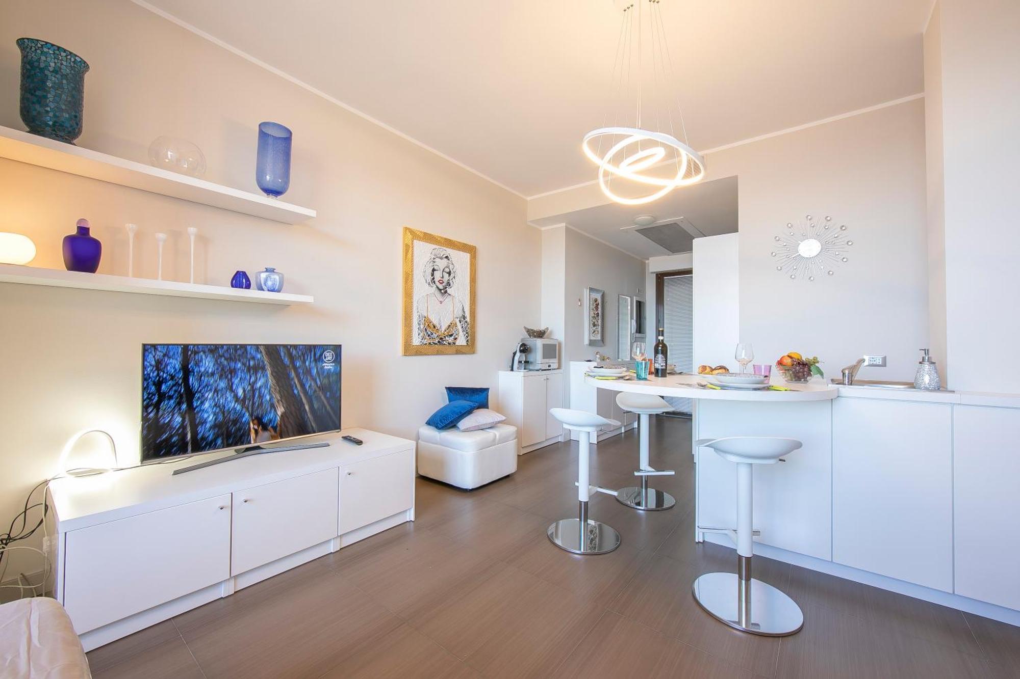 Suite On The Lake - Happy Rentals Meina Exteriör bild