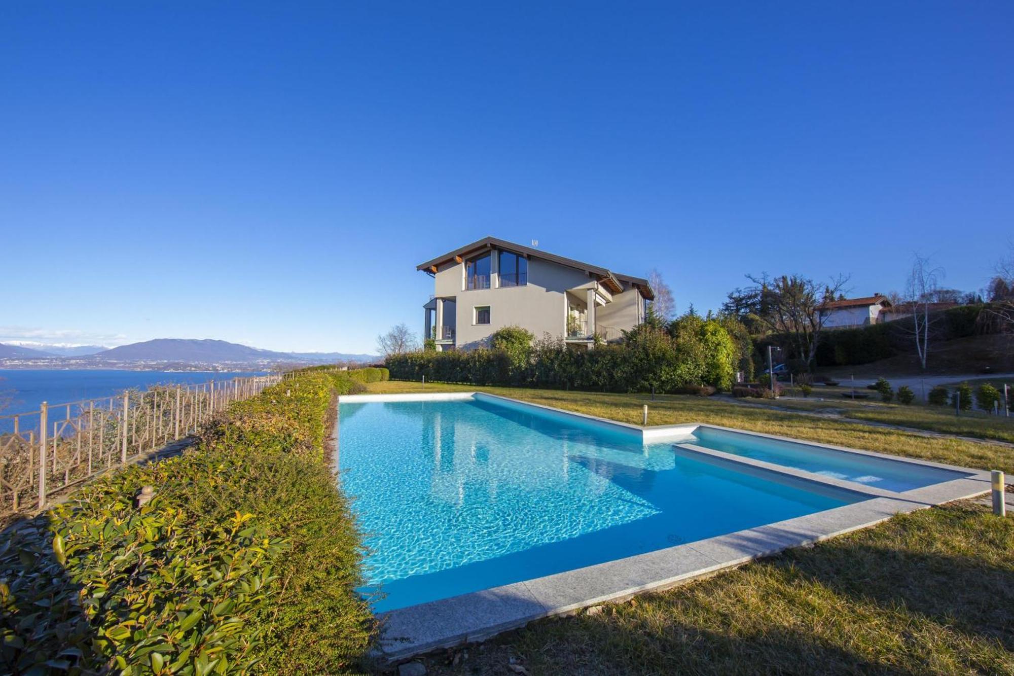 Suite On The Lake - Happy Rentals Meina Exteriör bild